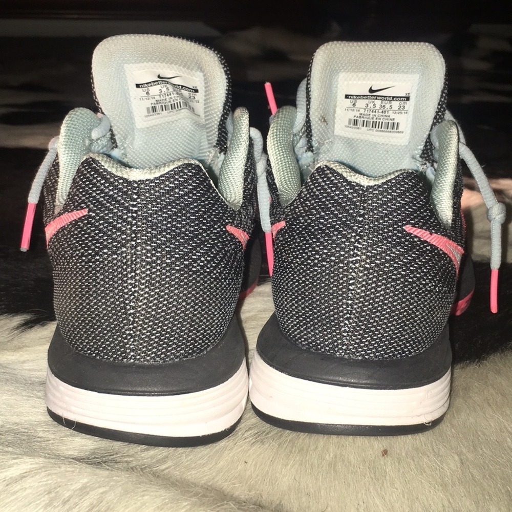 Nike RUNNING Neutral Ride|Response ZOOMVOMERO10 - Picture 4 of 6